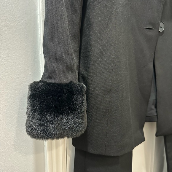 Danielle Bernstein Black Faux-Fur Trim Suit - Picture 7 of 9